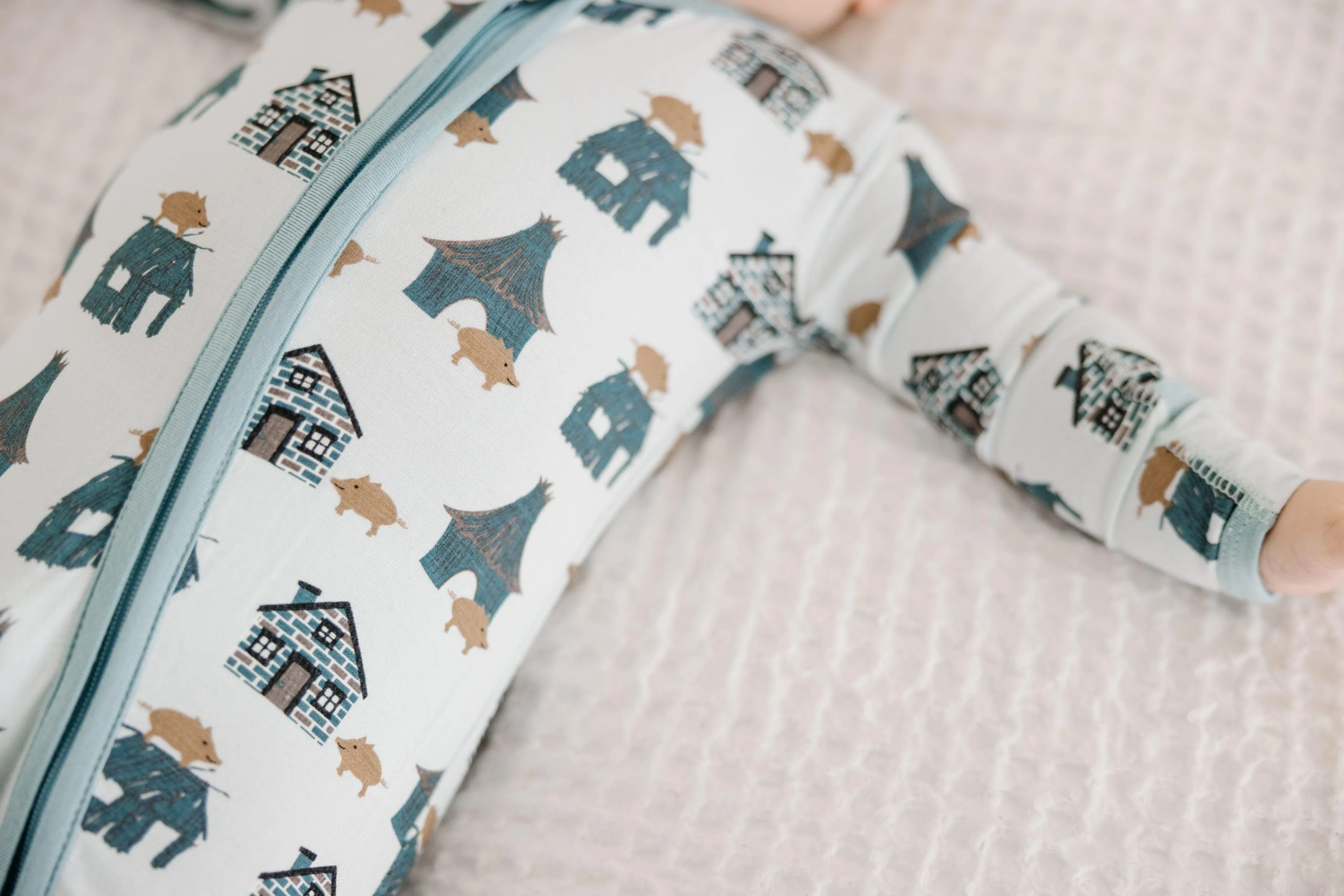 Bamboo Footie with 2-Way Zipper - Illusion Blue Three Little Pigs
