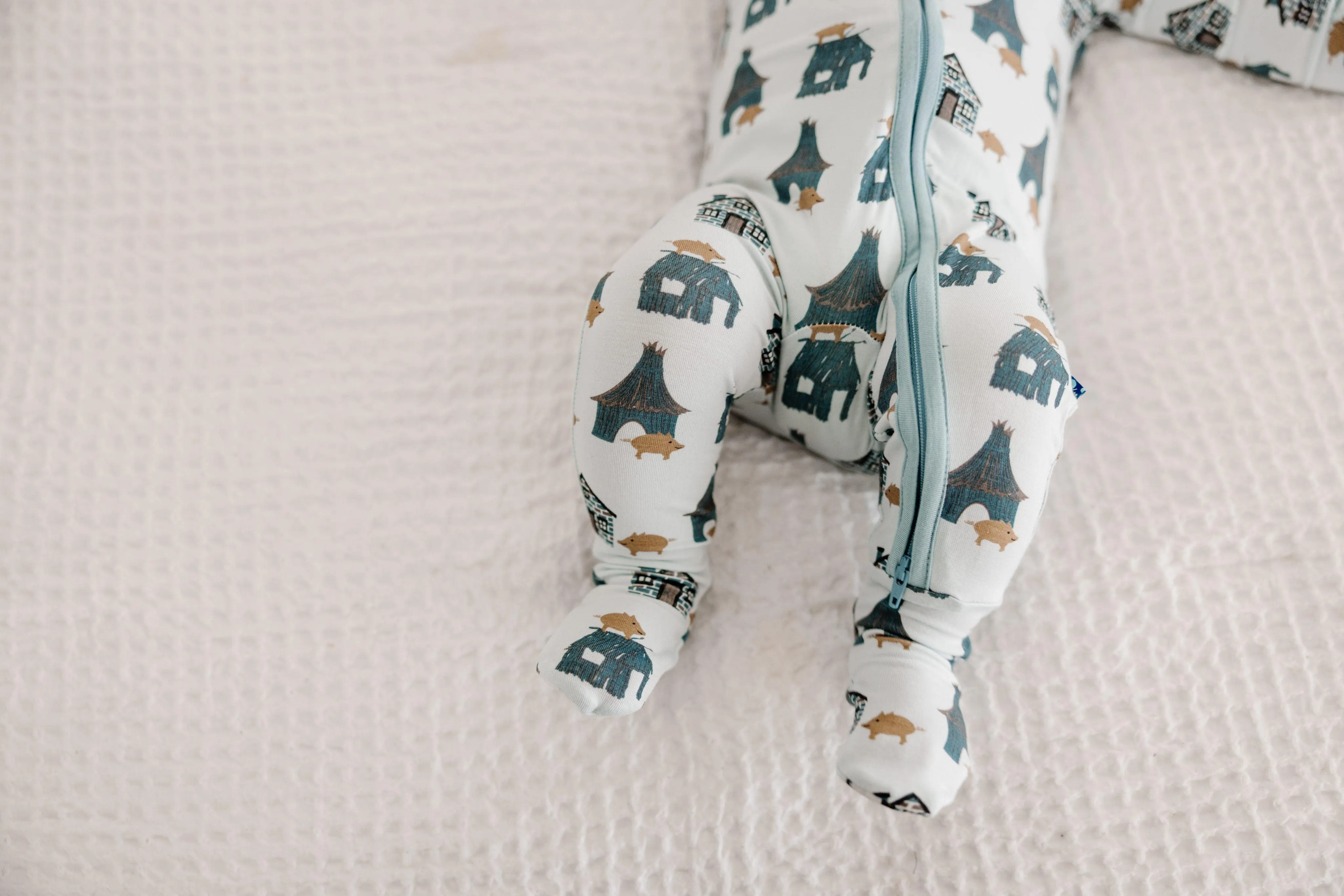 Bamboo Footie with 2-Way Zipper - Illusion Blue Three Little Pigs